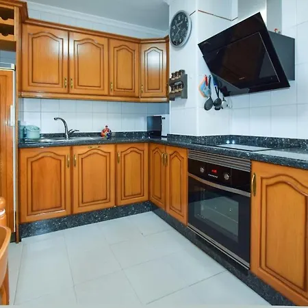 Primera Linea Con Vistas Al Mar Y Garaje Estepona